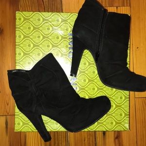 Gianni Bini black suede booties